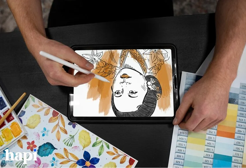 an influencer drawing a sketch