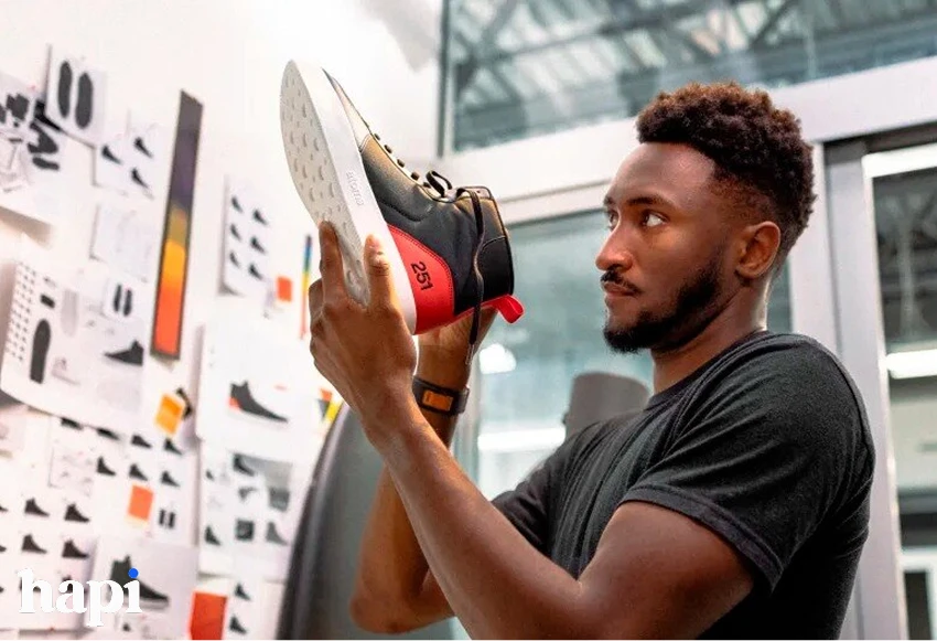 Marques Brownlee buying a shoe